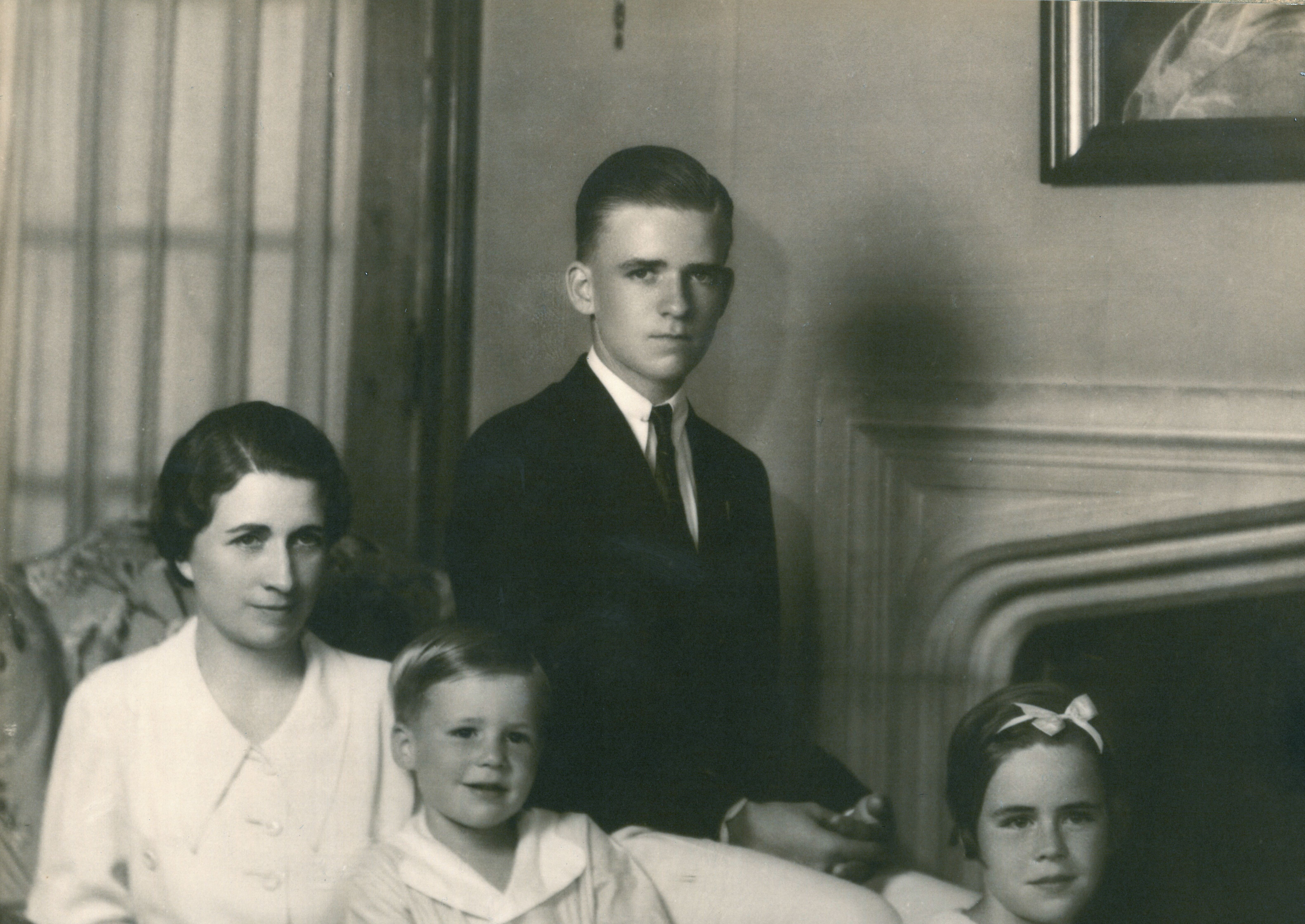 The Iams family of Tulsa, ca. 1938 — Margaret seated at left, Jack standing centre, Donald (6) and Kathrine (14) at right